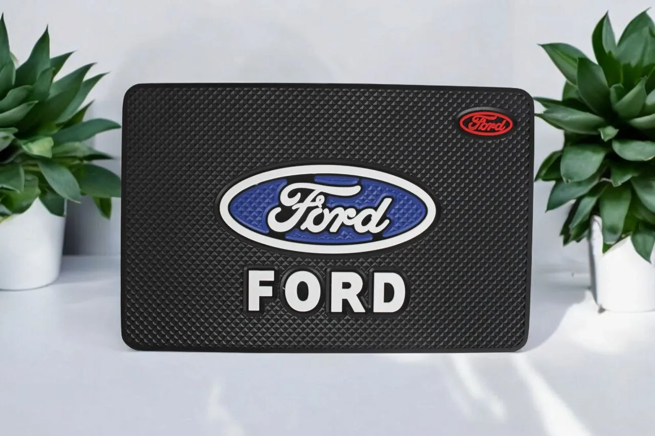 Коврик противоскользящий на торпеду с логотипом Ford
