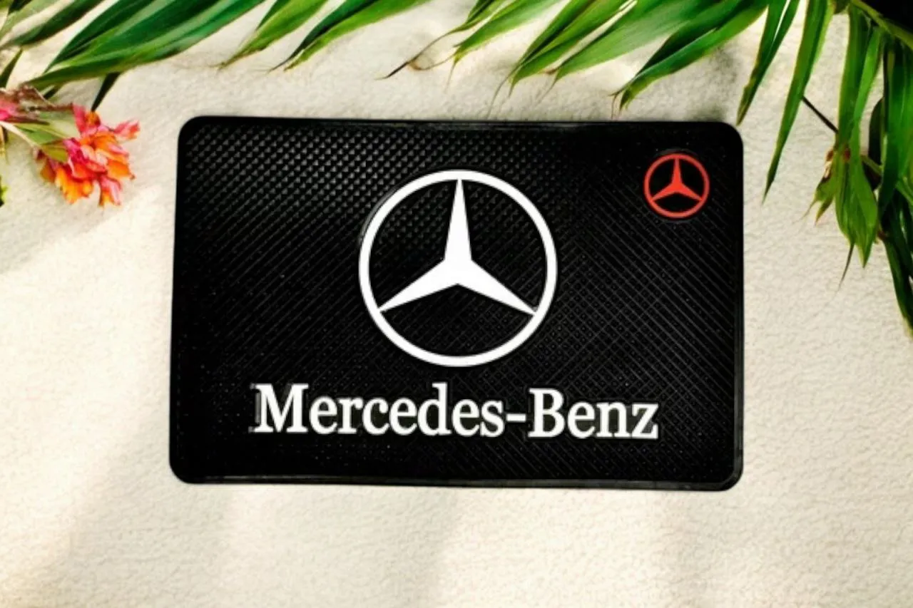 Коврик противоскользящий на торпеду с логотипом Mercedes-Benz