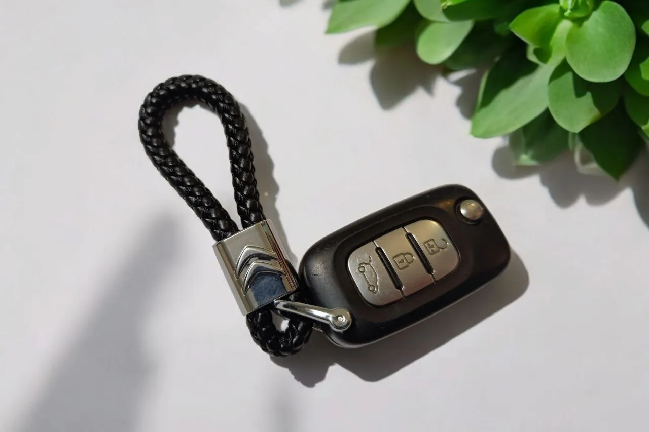 Ремешок кожаный плетеный на ключи с логотипом Citroen