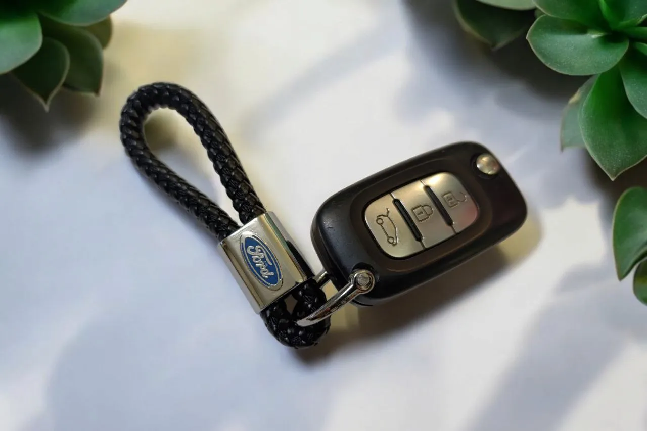 Ремешок кожаный плетеный на ключи с логотипом Ford