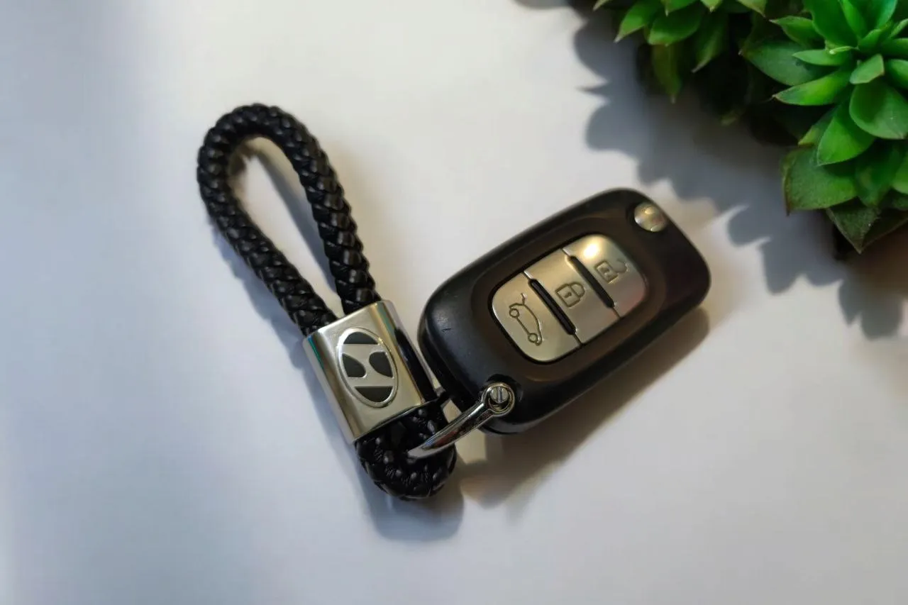Ремешок кожаный плетеный на ключи с логотипом Hyundai