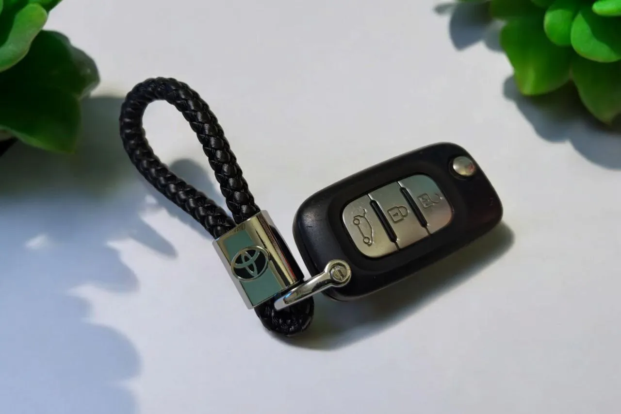 Ремешок кожаный плетеный на ключи с логотипом Toyota